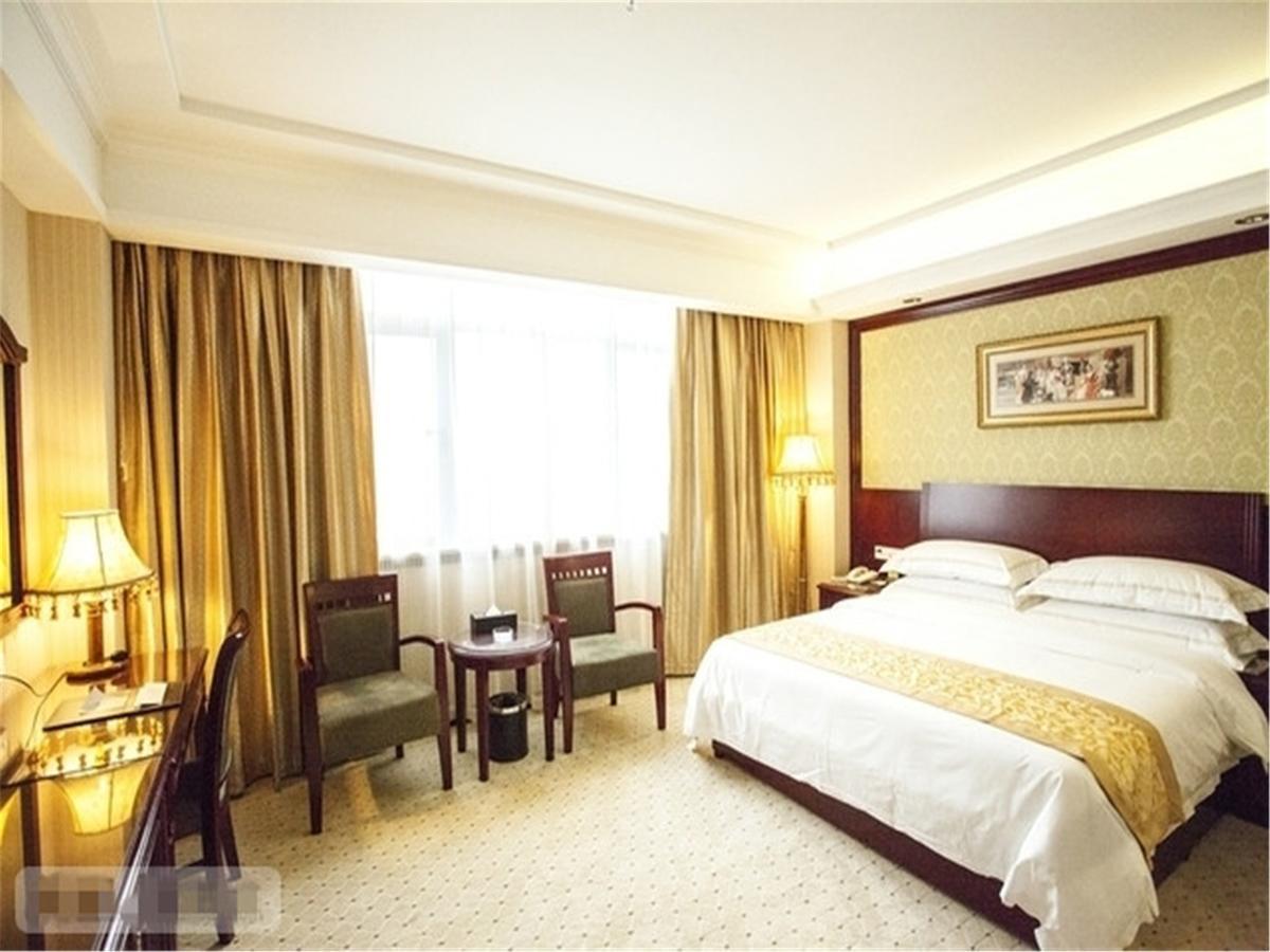 Vienna International Baoshan Pangu Road
