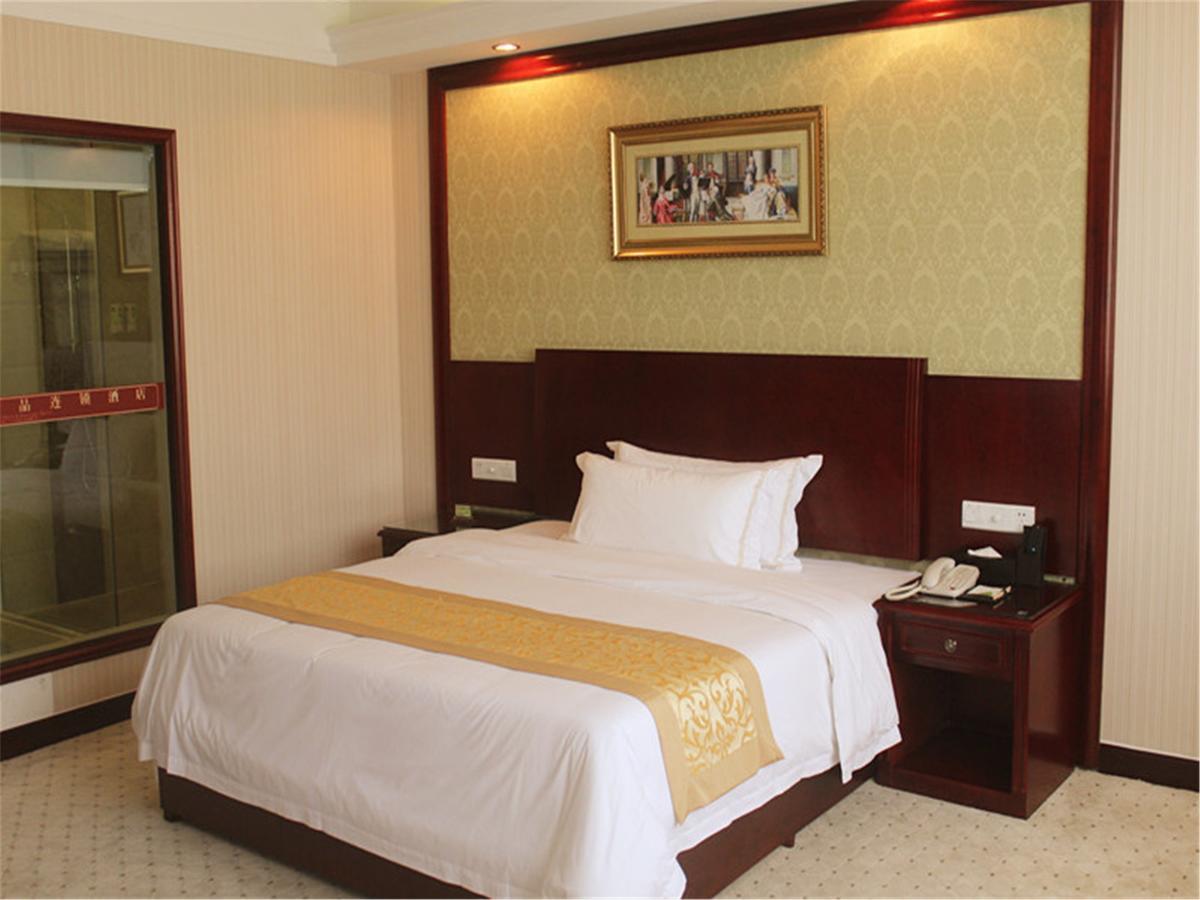 Vienna International Baoshan Pangu Road 3*