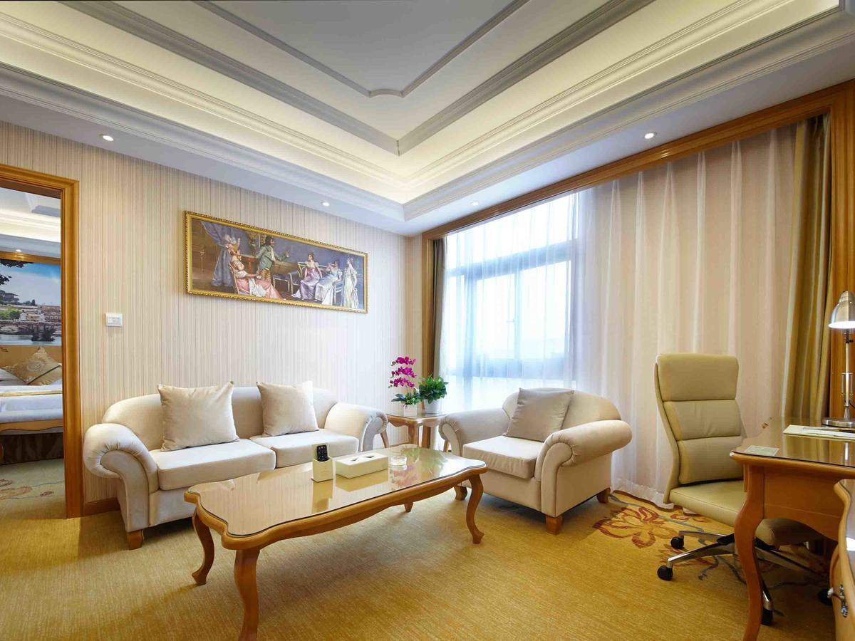 Vienna International Baoshan Pangu Road