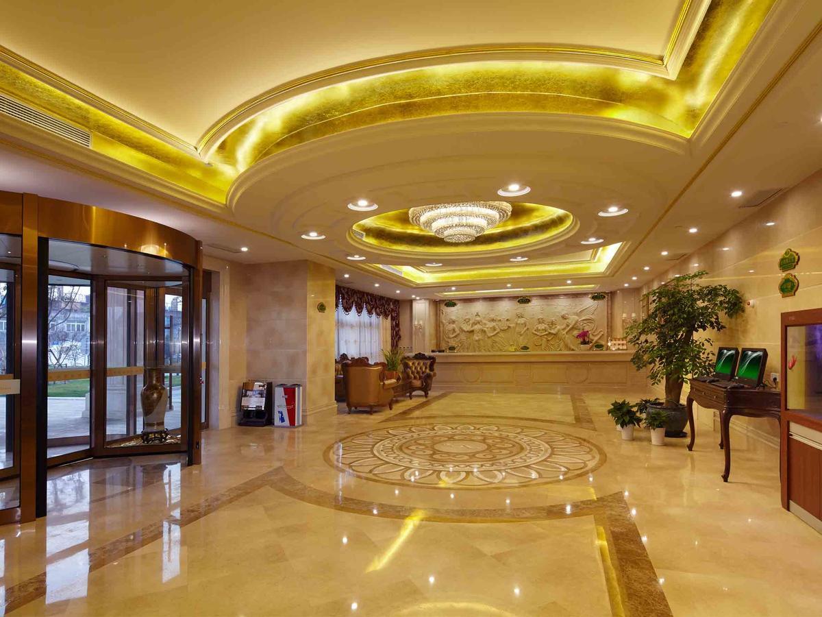 Vienna International Baoshan Pangu Road Hotel 3*