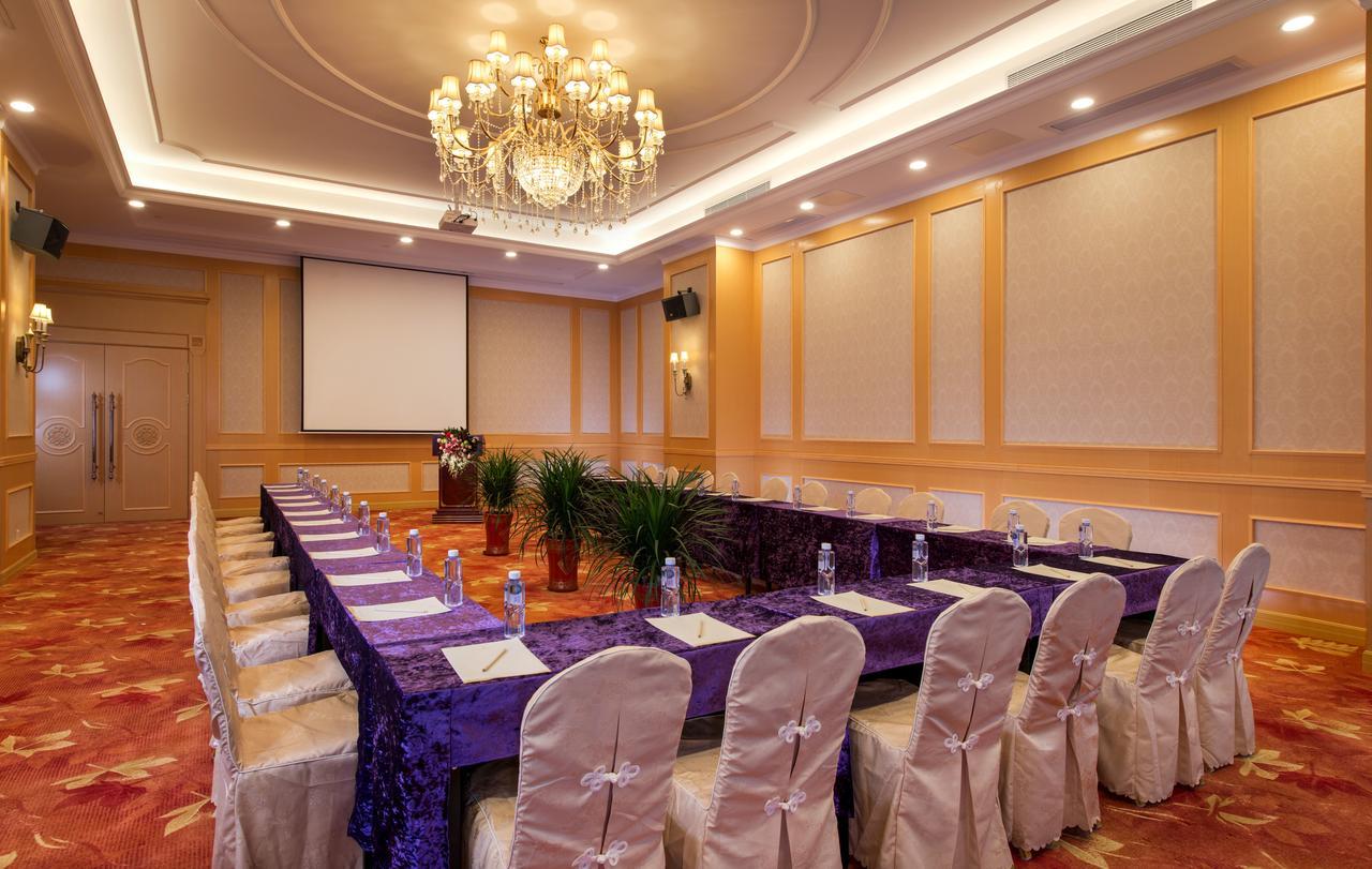 Vienna International Baoshan Pangu Road Hotel 3*