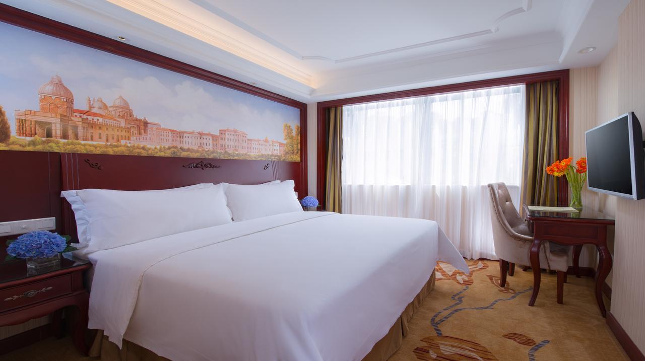 Vienna International Baoshan Pangu Road